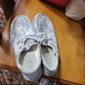 Womens Size 10 Hey Dudes